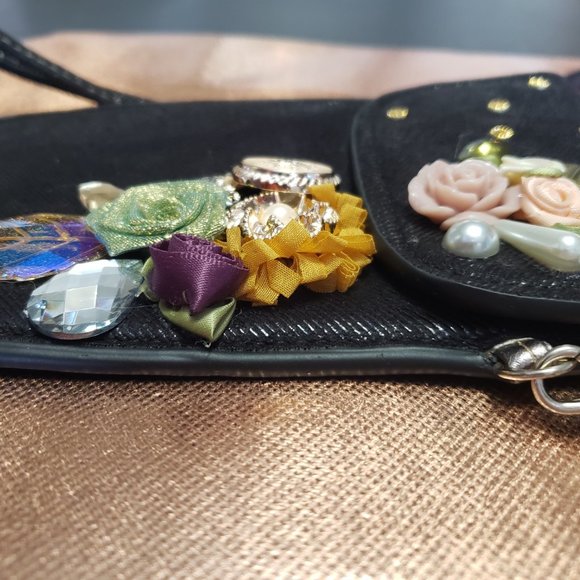 BEAUTIFUL CROSSBODY/WRISTLET EMBELISHED SMALL BAG - Picture 7 of 12